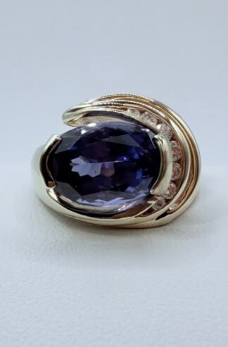 Natural Tanzanite and Diamond Ring (4.7 Estimated Tanzanite carat weight) (14k) Yellow Gold