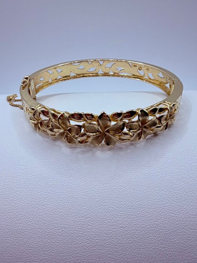 14K Hawaiian Heirloom Plumeria Bangle Flower (Hawaiian Scroll Size 6.75)