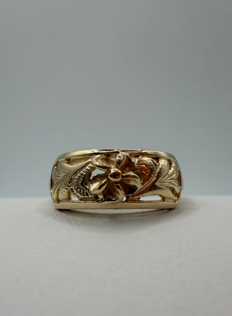 Hawaiian Heirloom Style 14k Gold Band with Plumeria - Size 6.75