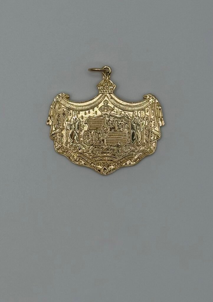 Hawaiian Heirloom Style 14k Gold (Hawaii Royal Crest) Pendant